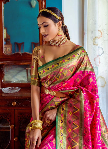 Magenta Banarasi Indian Silk Saree With Blouse Piece