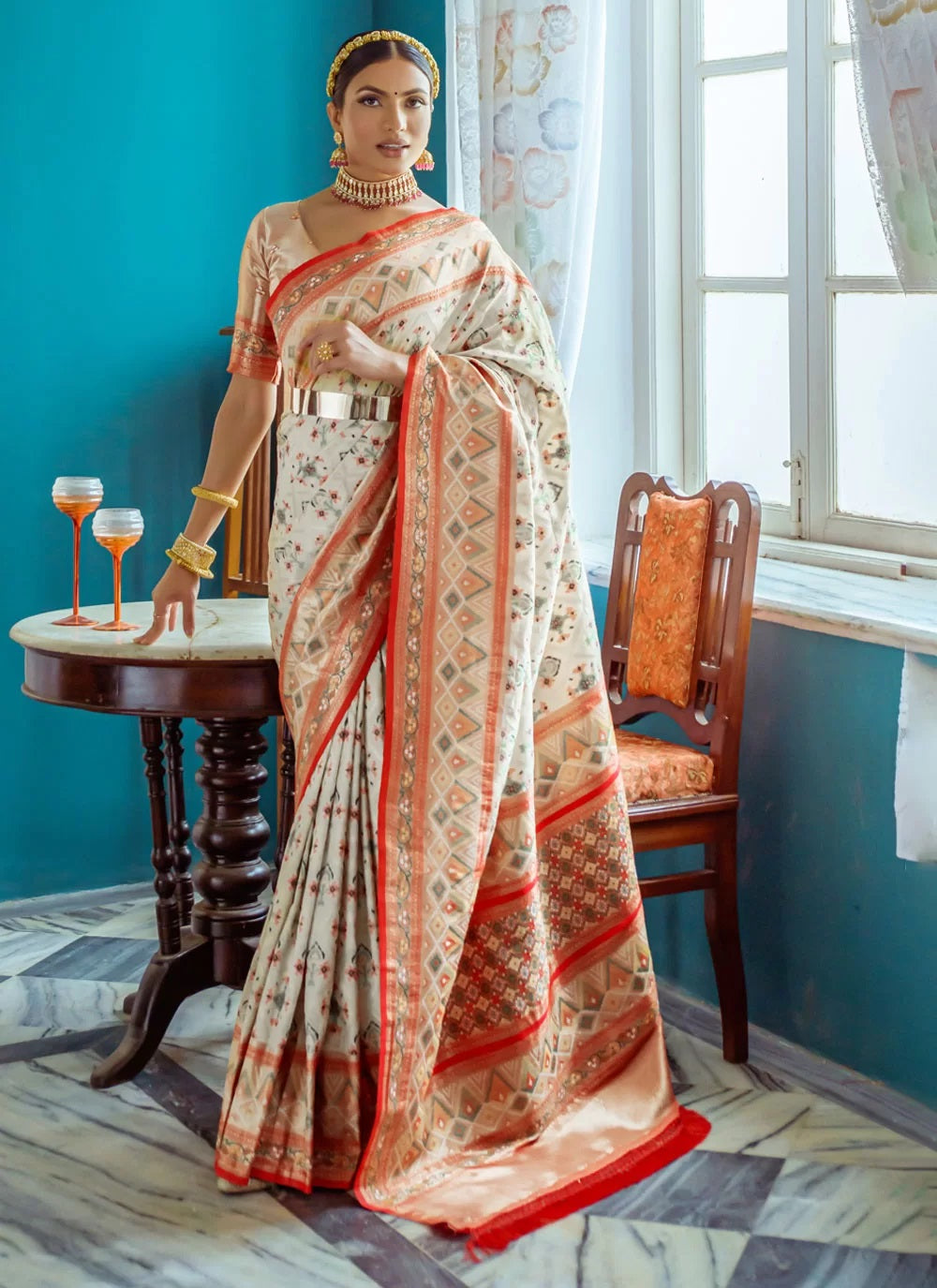 White Banarasi Patola Silk Saree With Blouse Piece